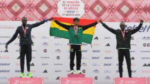 Boliviano Héctor Garibay Rompe Récords y Triunfa en el Maratón CDMX'23!