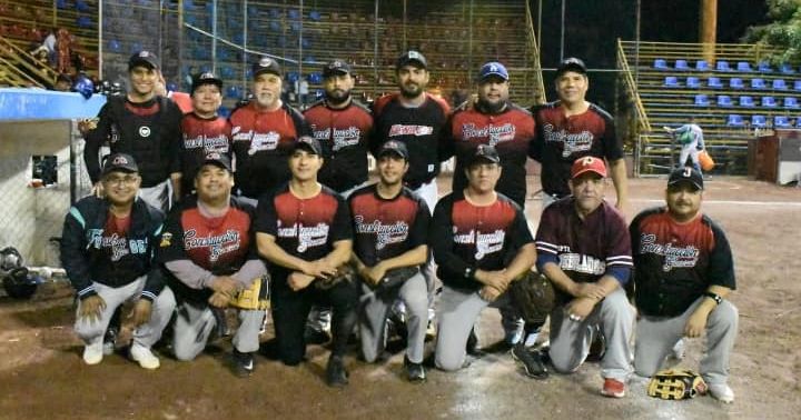 Panzers quita lo invicto a Socios en el softbol del Festivalazo